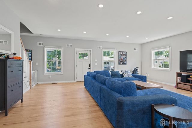 13 Albany Street, Edison, NJ 08837