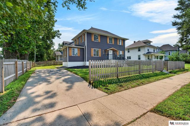 2003 Pinkney Street, Omaha, NE 68110