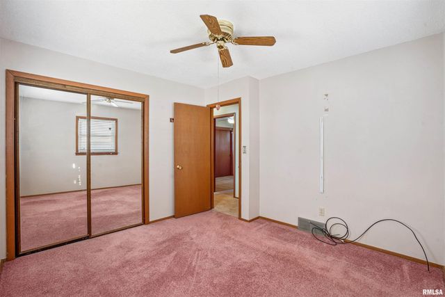 8101 8TH Street West, Rock Island, IL 61201