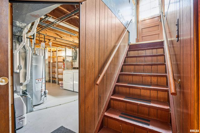 8101 8TH Street West, Rock Island, IL 61201