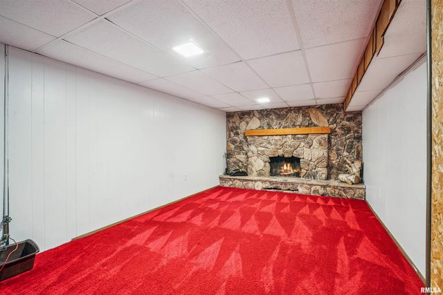 8101 8TH Street West, Rock Island, IL 61201