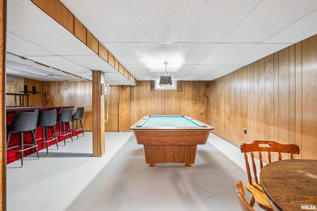 8101 8TH Street West, Rock Island, IL 61201