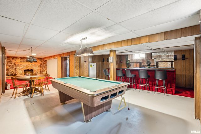 8101 8TH Street West, Rock Island, IL 61201