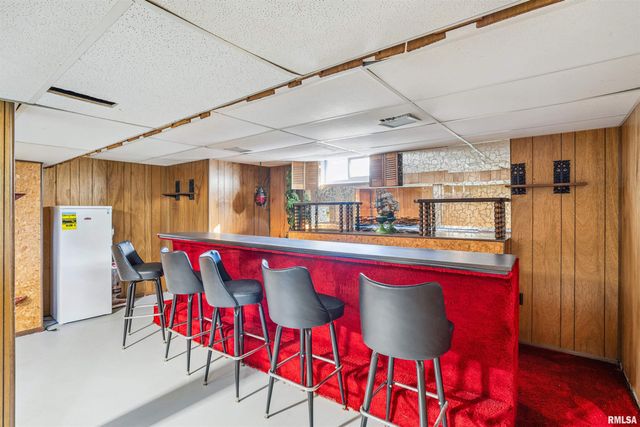 8101 8TH Street West, Rock Island, IL 61201