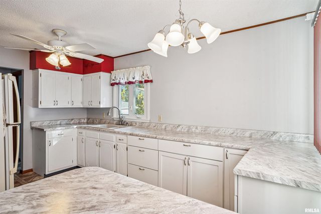 8101 8TH Street West, Rock Island, IL 61201