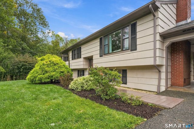 30 Dellwood Drive, Milford, CT 06460