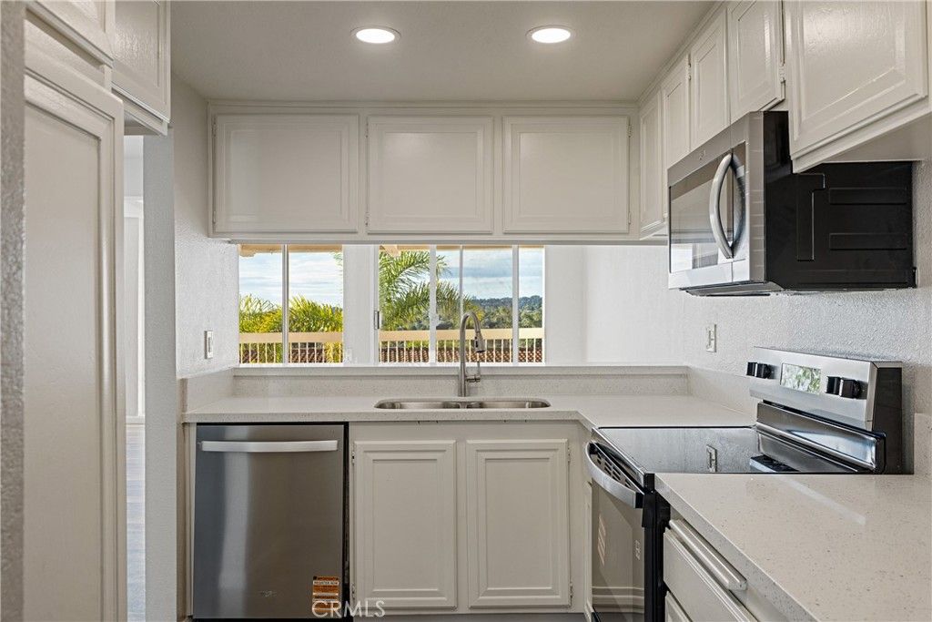 Image 13 of property listing at 2315 Caringa 51, Carlsbad, CA 92009