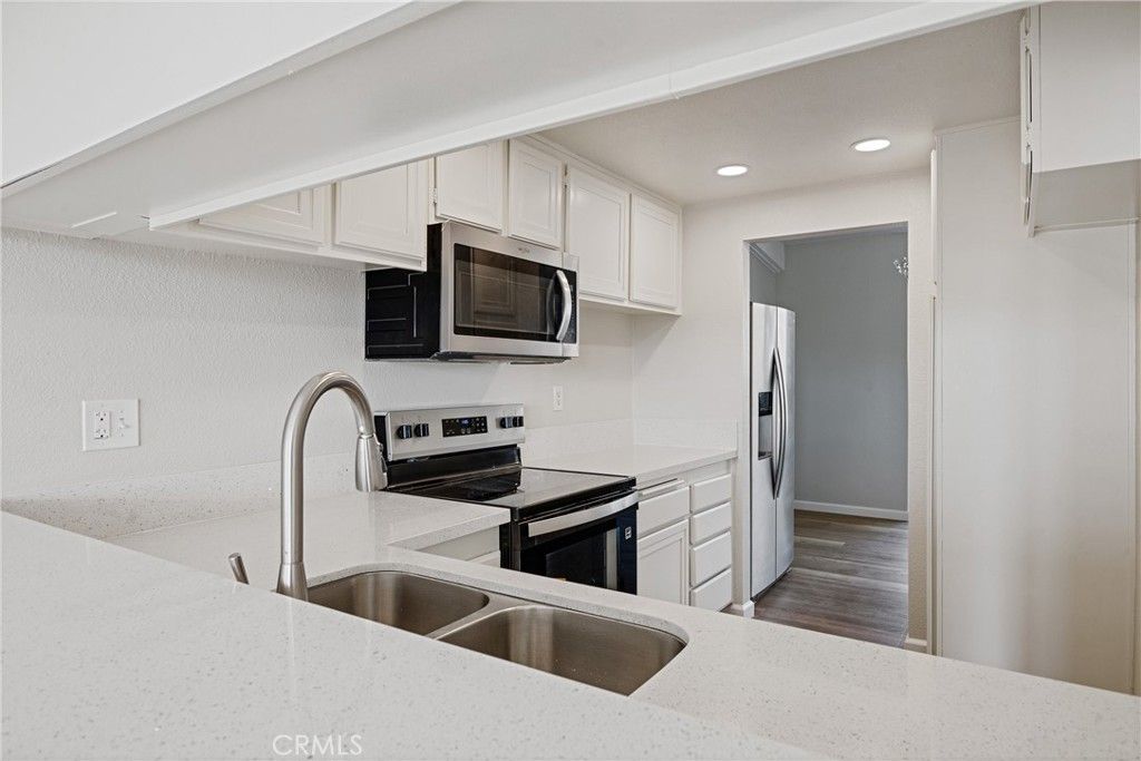 Image 14 of property listing at 2315 Caringa 51, Carlsbad, CA 92009