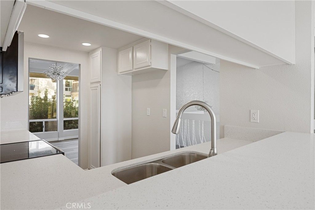 Image 15 of property listing at 2315 Caringa 51, Carlsbad, CA 92009