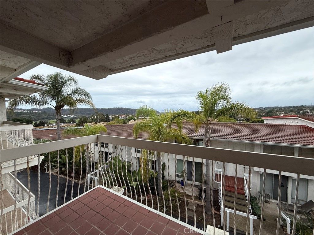 Image 37 of property listing at 2315 Caringa 51, Carlsbad, CA 92009