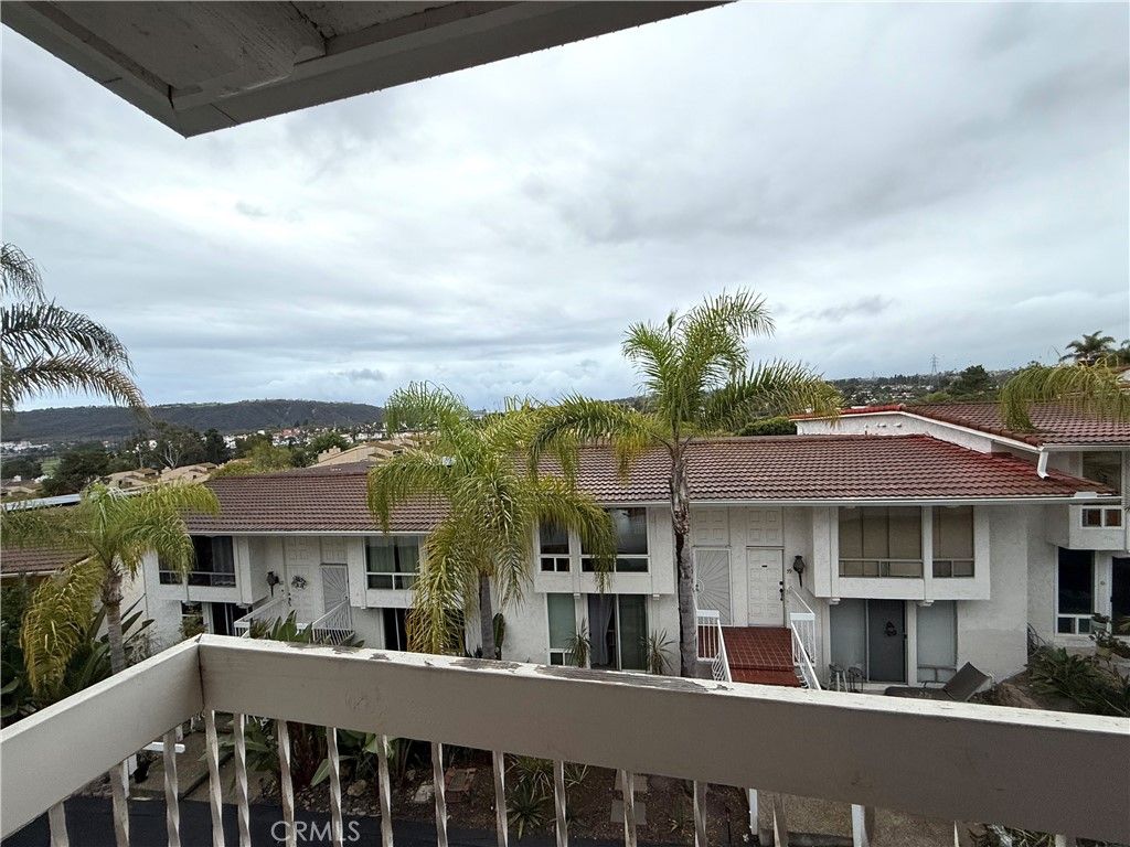 Image 6 of property listing at 2315 Caringa 51, Carlsbad, CA 92009