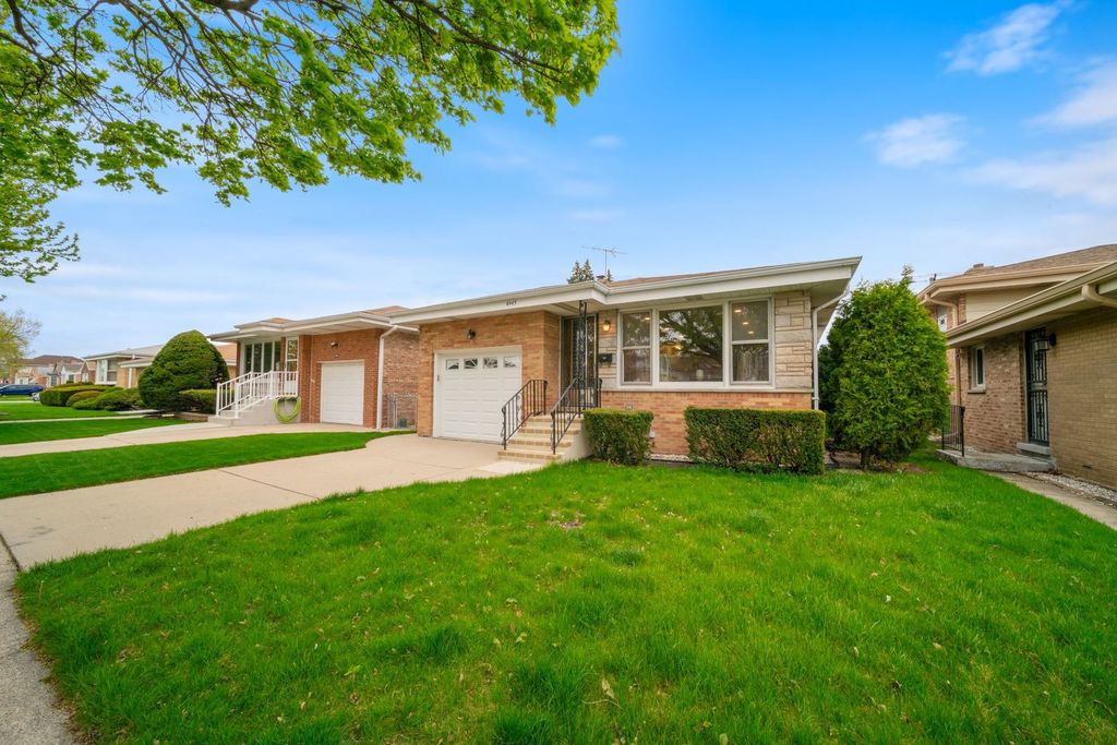 4945 N Neva Avenue, Chicago, IL 60656