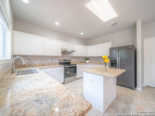 21131 Carmel Hill, San Antonio, TX 78259