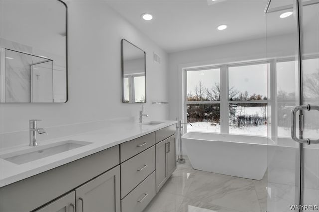 3849 Mapleton Road, Wheatfield, NY 14120