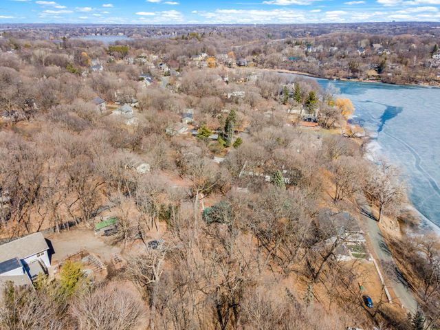 6711 & 6701 Mohawk Drive, Chanhassen, MN 55317