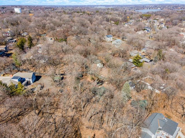 6711 & 6701 Mohawk Drive, Chanhassen, MN 55317