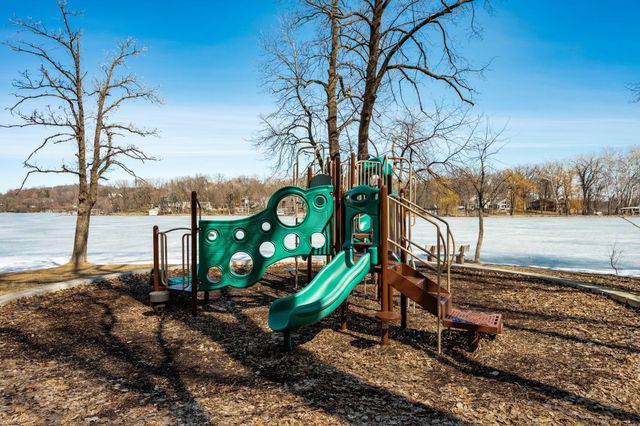 6711 & 6701 Mohawk Drive, Chanhassen, MN 55317