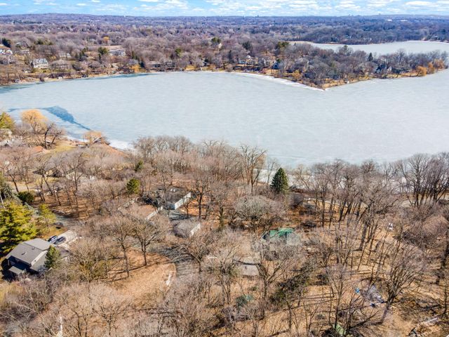 6711 & 6701 Mohawk Drive, Chanhassen, MN 55317