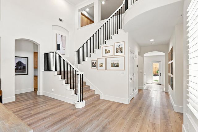 3835 Deer Ridge Ln, Auburn, CA 95602