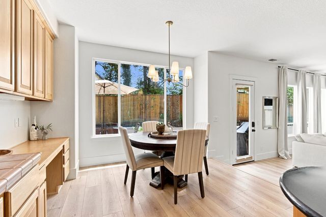 3835 Deer Ridge Ln, Auburn, CA 95602