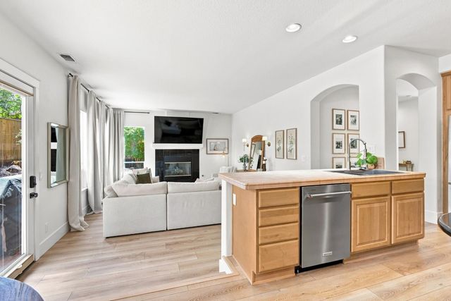 3835 Deer Ridge Ln, Auburn, CA 95602