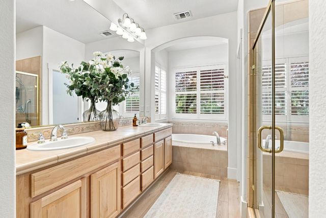 3835 Deer Ridge Ln, Auburn, CA 95602