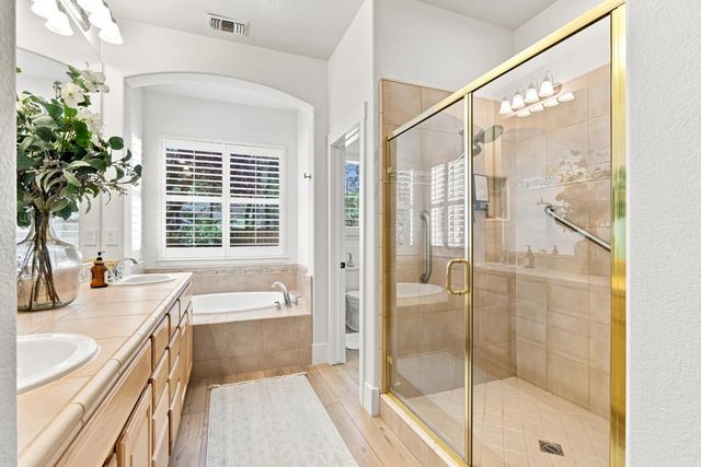 3835 Deer Ridge Ln, Auburn, CA 95602