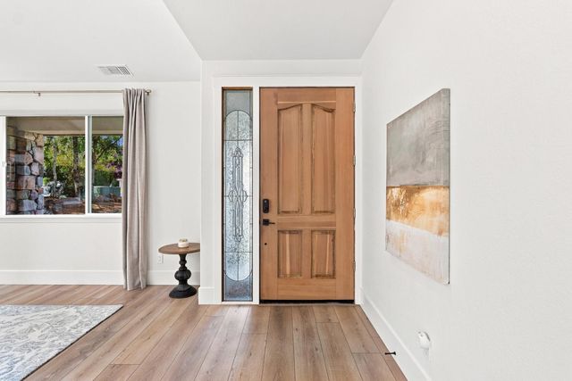 3835 Deer Ridge Ln, Auburn, CA 95602