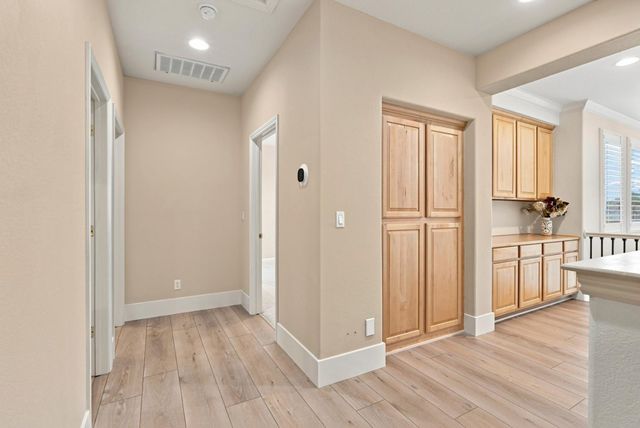 3835 Deer Ridge Ln, Auburn, CA 95602