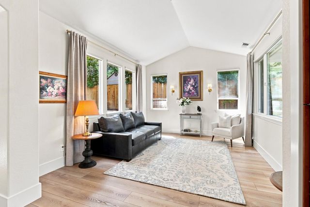 3835 Deer Ridge Ln, Auburn, CA 95602