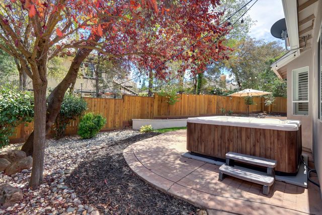 3835 Deer Ridge Ln, Auburn, CA 95602