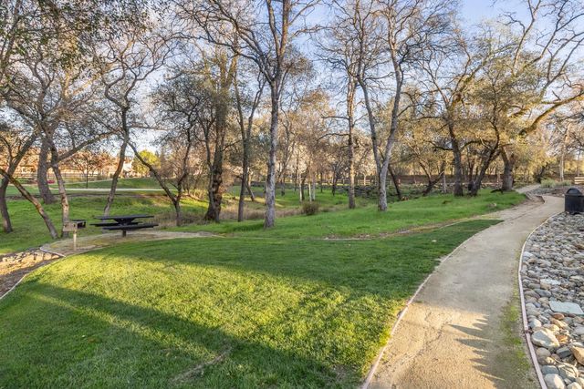 3835 Deer Ridge Ln, Auburn, CA 95602