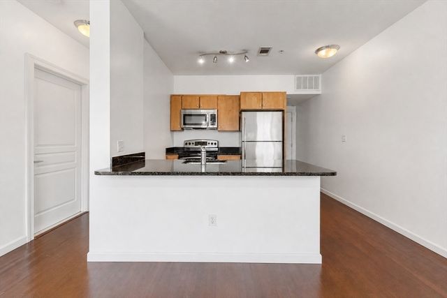 4 Repton Cir 4105, Watertown, MA 02472