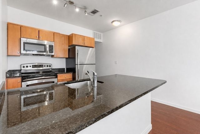 4 Repton Cir 4105, Watertown, MA 02472