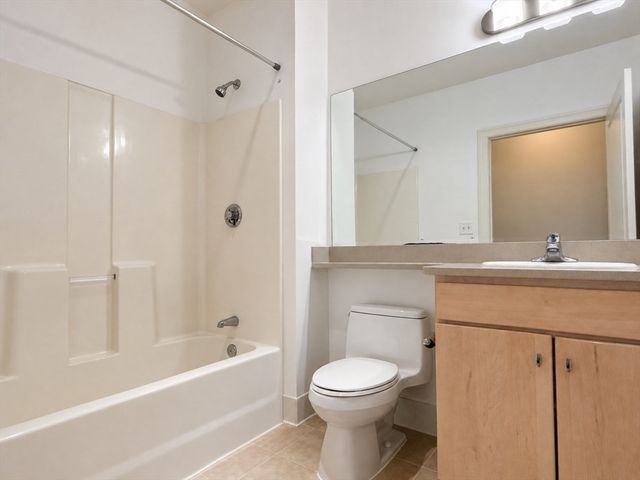 4 Repton Cir 4105, Watertown, MA 02472