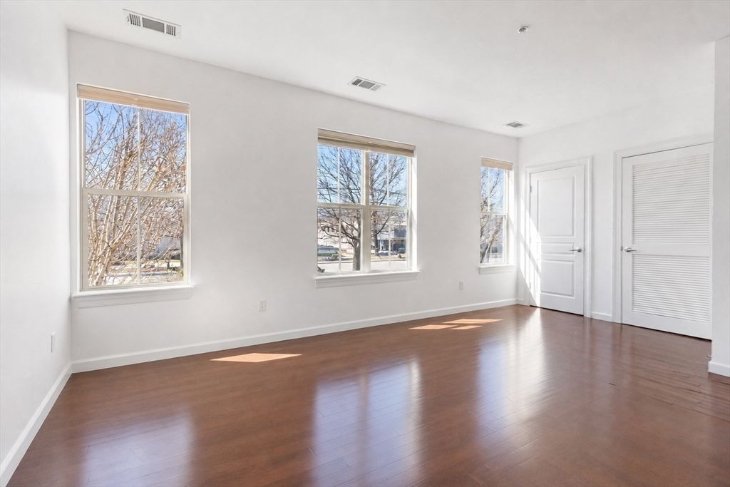 4 Repton Cir 4105, Watertown, MA 02472