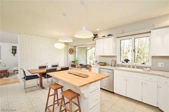 14125 Country River Lane, Newbury, OH 44065