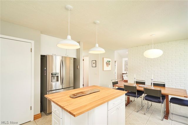 14125 Country River Lane, Newbury, OH 44065