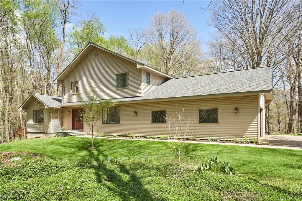 14125 Country River Lane, Newbury, OH 44065