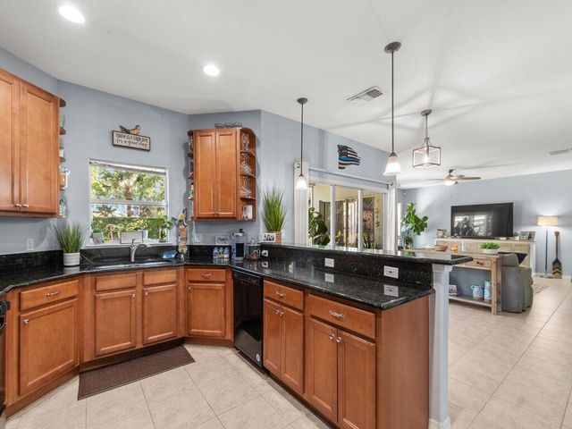 521 N Valencia Circle SW, Vero Beach, FL 32968