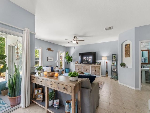 521 N Valencia Circle SW, Vero Beach, FL 32968