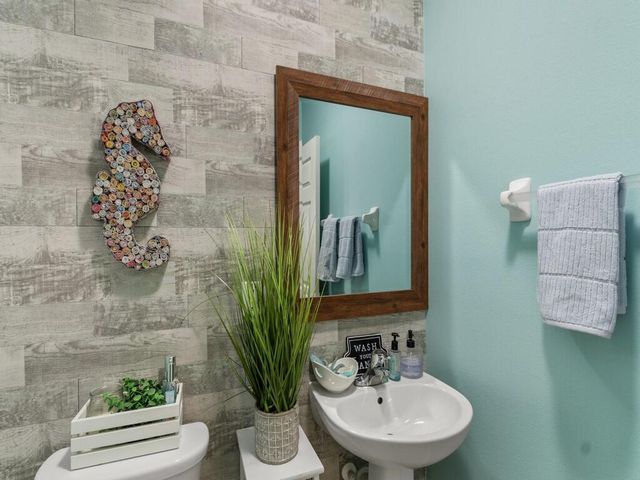 521 N Valencia Circle SW, Vero Beach, FL 32968