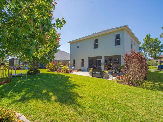 521 N Valencia Circle SW, Vero Beach, FL 32968