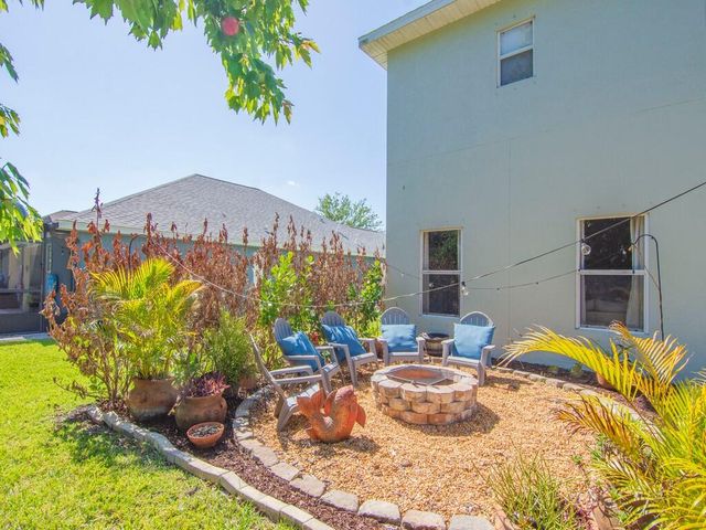 521 N Valencia Circle SW, Vero Beach, FL 32968