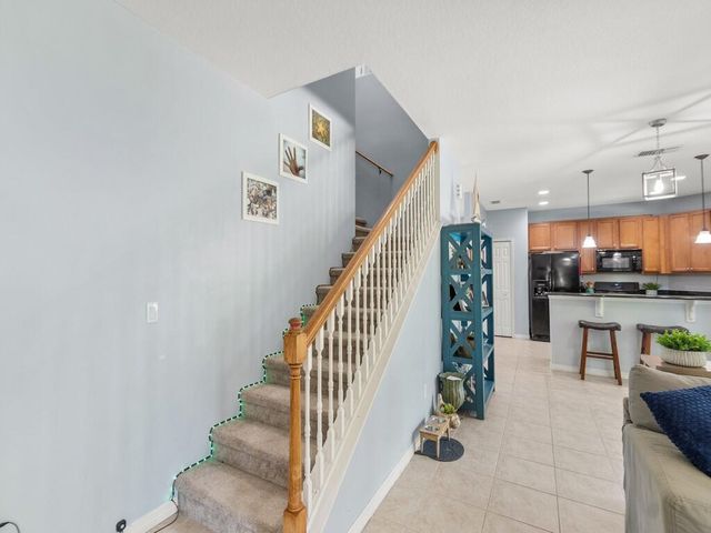 521 N Valencia Circle SW, Vero Beach, FL 32968