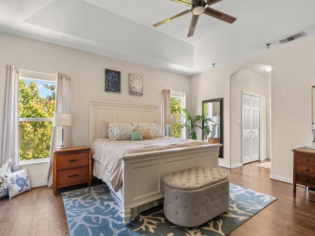 521 N Valencia Circle SW, Vero Beach, FL 32968