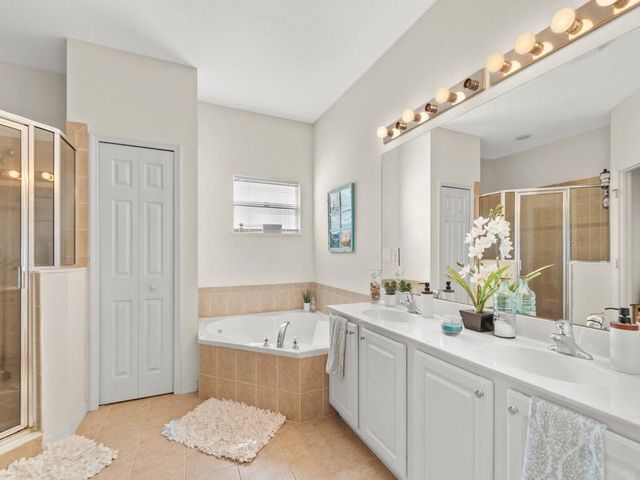 521 N Valencia Circle SW, Vero Beach, FL 32968