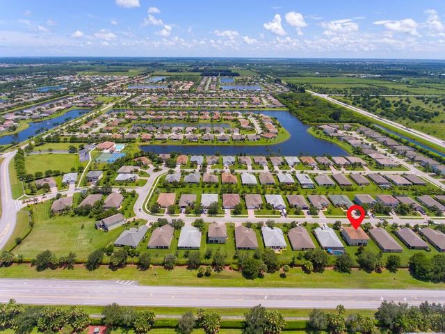 521 N Valencia Circle SW, Vero Beach, FL 32968