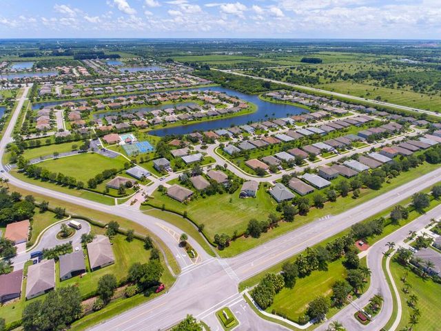 521 N Valencia Circle SW, Vero Beach, FL 32968