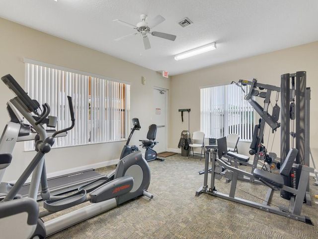 521 N Valencia Circle SW, Vero Beach, FL 32968